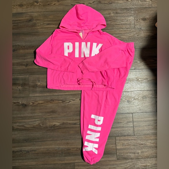 Victoria's Secret PINK Matching Set Campus Pant + Sweatshirt - Size Large - Picture 1 of 6